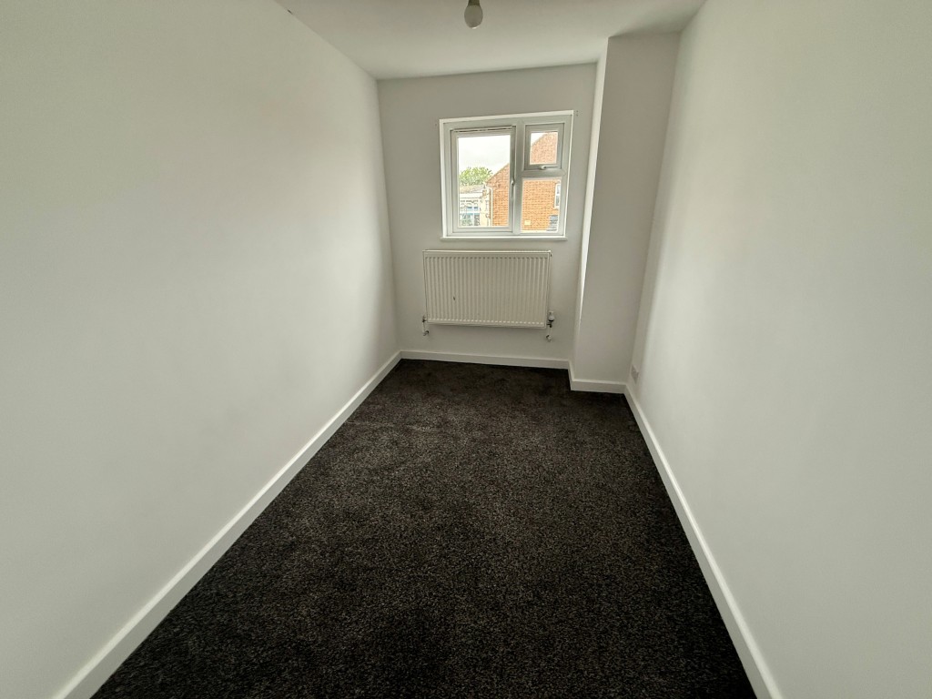 Lot: 110 - THREE-BEDROOM TERRACE HOUSE - Bedroom three